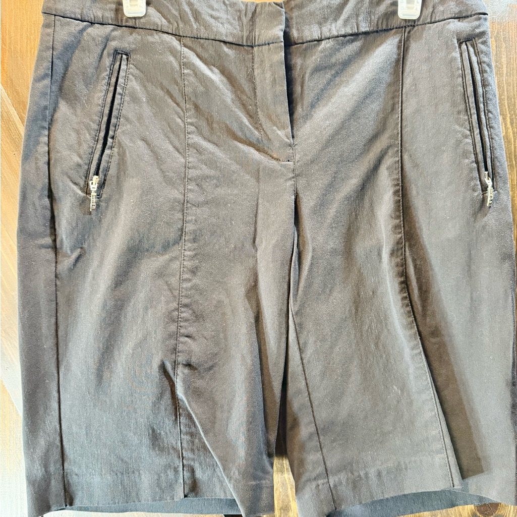 Izod Women’s Black Bermuda Golf Shorts Tailored Business-Casual